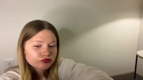 cassie online show from November 19, 2025, 2:33 am