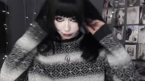 iiiiiiis online show from May 30, 2026, 9:45 pm