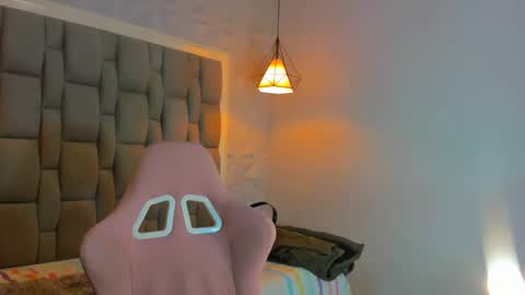 Snapshot of ile_matamba chatting on November 19, 2025, 12:05 pm ile_matamba online show from November 19, 2025, 12:05 pm