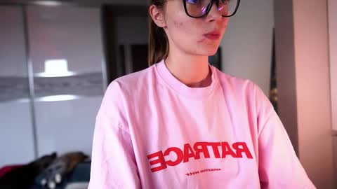 ileanacampbel online show from October 25, 2025, 7:27 am