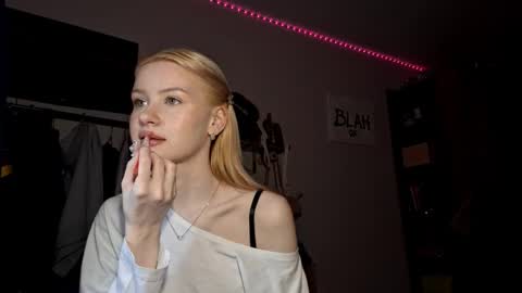 Snapshot of ilianamessersmith chatting on February 1, 2026, 6:12 am ShyLuna online show from February 1, 2026, 6:12 am