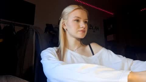 Snapshot of ilianamessersmith chatting on February 4, 2026, 5:24 am ShyLuna online show from February 4, 2026, 5:24 am