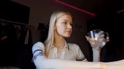 Snapshot of ilianamessersmith chatting on February 13, 2026, 6:09 am ShyLuna online show from February 13, 2026, 6:09 am