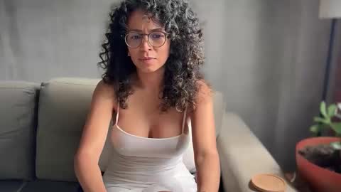 Kloe online show from October 12, 2025, 3:00 pm