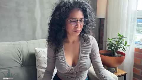 Snapshot of illaroom chatting on February 7, 2026, 3:38 pm Kloe online show from February 7, 2026, 3:38 pm