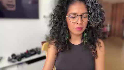 Snapshot of illaroom chatting on February 9, 2026, 7:18 pm Kloe online show from February 9, 2026, 7:18 pm