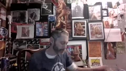 Snapshot of ilovewomensmokers0935 chatting on March 15, 2026, 1:33 am ilovewomensmokers0935 online show from March 15, 2026, 1:33 am