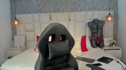 Snapshot of im_alaya chatting on February 3, 2026, 3:59 am Alaya online show from February 3, 2026, 3:59 am