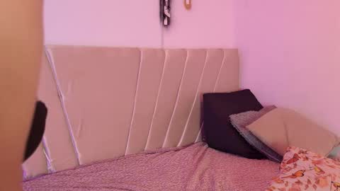 Snapshot of im_aurora_ chatting on November 6, 2025, 9:26 pm aurora online show from November 6, 2025, 9:26 pm