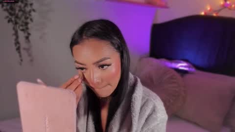 Snapshot of im_isabellaa chatting on December 5, 2025, 8:05 pm Isa online show from December 5, 2025, 8:05 pm