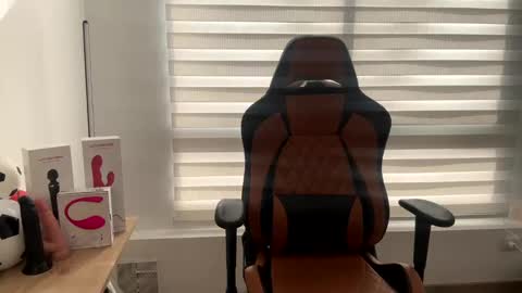 Laia online show from January 14, 2025, 8:15 pm