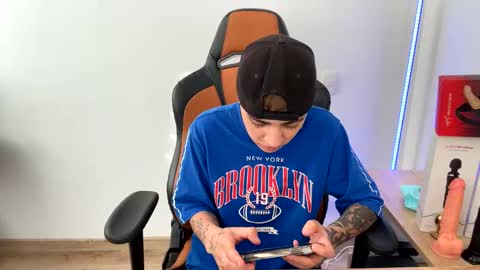 Laia online show from February 28, 2025, 9:23 pm