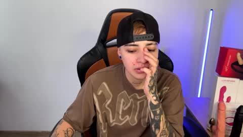 Laia online show from March 4, 2025, 8:05 pm