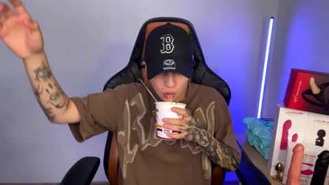 Laia online show from March 6, 2025, 8:48 pm