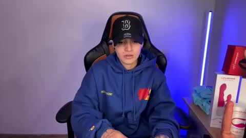 Laia online show from March 10, 2025, 11:49 pm