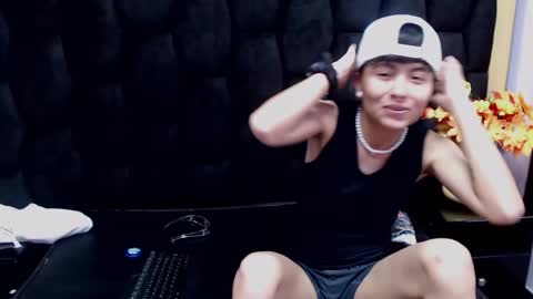 Snapshot of im_mathias chatting on December 27, 2024, 6:14 am mathias online show from December 27, 2024, 6:14 am