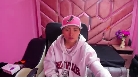 Snapshot of im_mathias chatting on January 19, 2025, 9:33 am mathias online show from January 19, 2025, 9:33 am