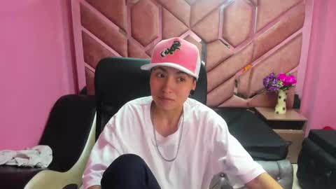 Snapshot of im_mathias chatting on January 21, 2025, 8:30 am mathias online show from January 21, 2025, 8:30 am