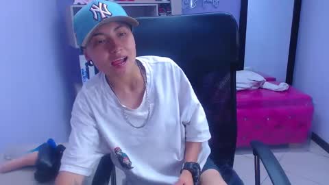 Snapshot of im_mathias chatting on February 13, 2025, 7:35 am mathias online show from February 13, 2025, 7:35 am