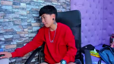 Snapshot of im_mathias chatting on February 26, 2025, 5:42 am mathias online show from February 26, 2025, 5:42 am