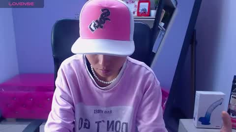 Snapshot of im_mathias chatting on March 7, 2025, 2:25 am mathias online show from March 7, 2025, 2:25 am