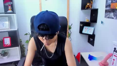 Snapshot of im_mathias chatting on October 8, 2025, 7:33 pm mathias online show from October 8, 2025, 7:33 pm