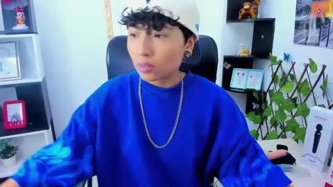 Snapshot of im_mathias chatting on October 12, 2025, 7:57 pm mathias online show from October 12, 2025, 7:57 pm