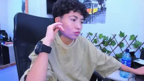 Snapshot of im_mathias chatting on November 23, 2025, 4:01 am mathias online show from November 23, 2025, 4:01 am