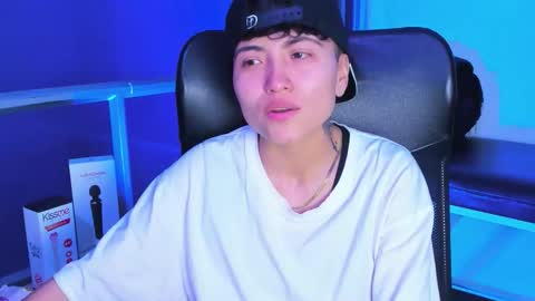 Snapshot of im_mathias chatting on December 18, 2025, 4:40 am mathias online show from December 18, 2025, 4:40 am