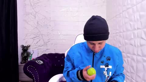 im_milan_rs online show from February 9, 2025, 10:09 am