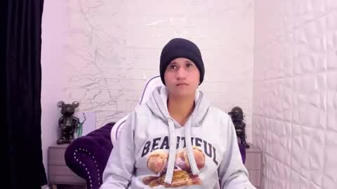 im_milan_rs online show from February 12, 2025, 6:40 am