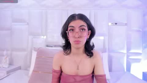 Moly  online show from November 17, 2025, 8:25 pm