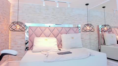 im mou  online show from January 25, 2025, 3:41 pm