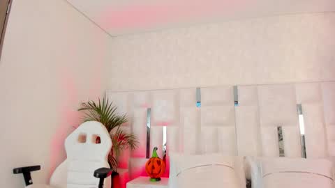 Snapshot of im_nika_ chatting on October 31, 2025, 1:34 pm Nika online show from October 31, 2025, 1:34 pm