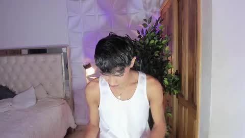 im_sebaslopez online show from November 20, 2025, 11:43 am