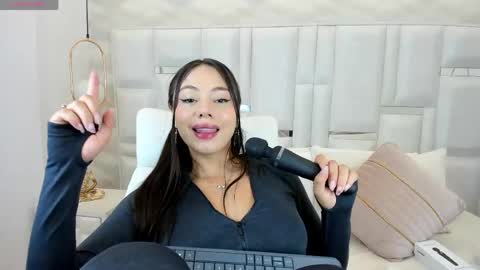 Snapshot of im_ximena chatting on April 8, 2026, 10:21 pm Xime online show from April 8, 2026, 10:21 pm