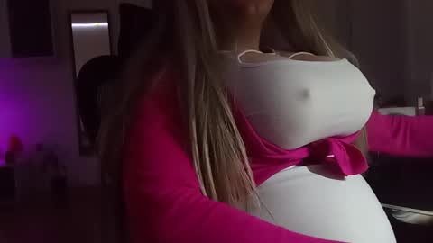 Snapshot of imangelamartin chatting on February 4, 2026, 11:53 pm ngela Sometimes online show from February 4, 2026, 11:53 pm