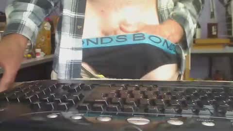 Snapshot of imaussiechris chatting on January 6, 2025, 2:37 am Aussie Guy online show from January 6, 2025, 2:37 am