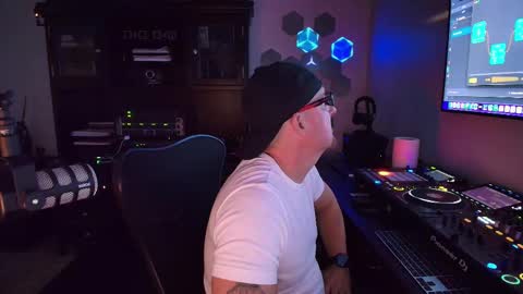 DJ Azra online show from October 14, 2025, 1:50 am