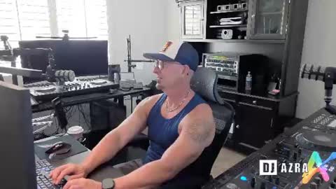 DJ Azra online show from August 5, 2026, 8:44 pm