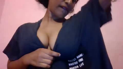 Snapshot of imlovelyrose chatting on December 4, 2024, 5:44 pm ROSE online show from December 4, 2024, 5:44 pm