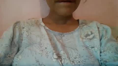 Snapshot of imlovelyrose chatting on December 7, 2024, 5:04 am ROSE online show from December 7, 2024, 5:04 am