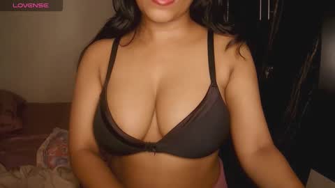 Snapshot of imlovelyrose chatting on October 15, 2025, 6:41 pm ROSE online show from October 15, 2025, 6:41 pm