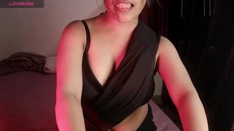 Snapshot of imlovelyrose chatting on October 20, 2025, 11:43 am ROSE online show from October 20, 2025, 11:43 am