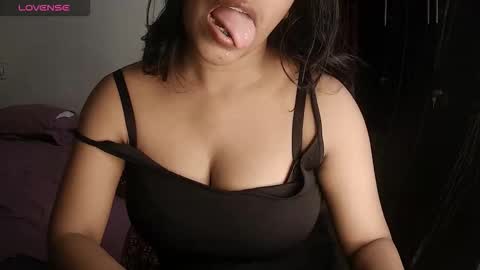 Snapshot of imlovelyrose chatting on October 25, 2025, 1:29 pm ROSE online show from October 25, 2025, 1:29 pm