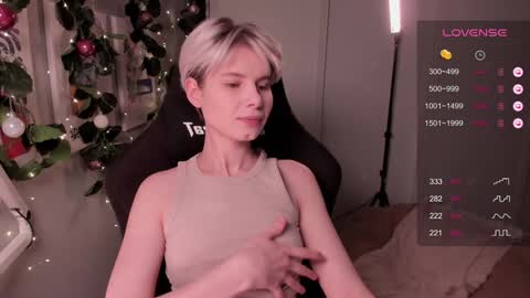 Snapshot of imnotmia chatting on December 19, 2024, 8:34 pm Mia online show from December 19, 2024, 8:34 pm