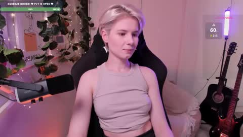 Snapshot of imnotmia chatting on February 9, 2025, 1:14 pm Mia online show from February 9, 2025, 1:14 pm