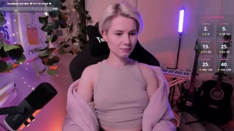 Snapshot of imnotmia chatting on February 18, 2025, 9:43 am Mia online show from February 18, 2025, 9:43 am