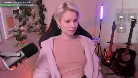 Snapshot of imnotmia chatting on February 22, 2025, 12:51 pm Mia online show from February 22, 2025, 12:51 pm