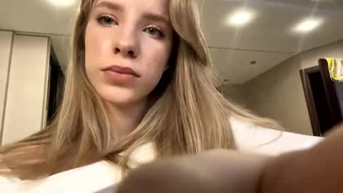 Snapshot of imogensy chatting on December 3, 2024, 8:16 am my name Imo Fansly online show from December 3, 2024, 8:16 am